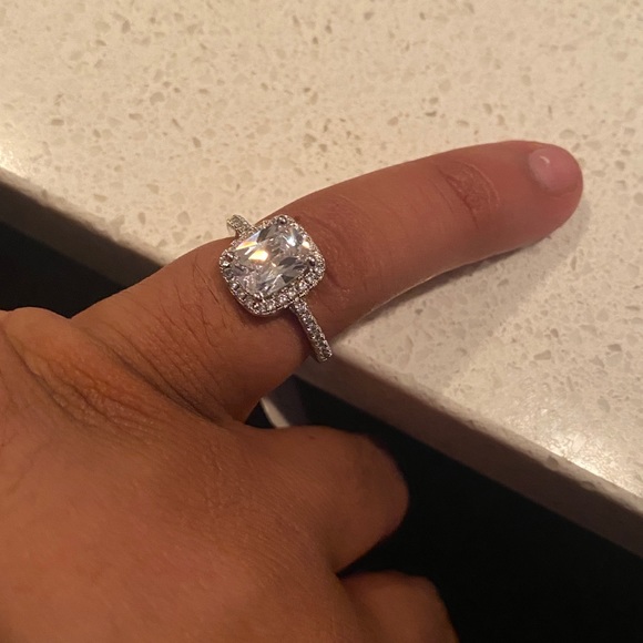 3 Carat Halo Radiant Cut Austrian Crystal Engagement Ring Real Silver 925 - Picture 4 of 9